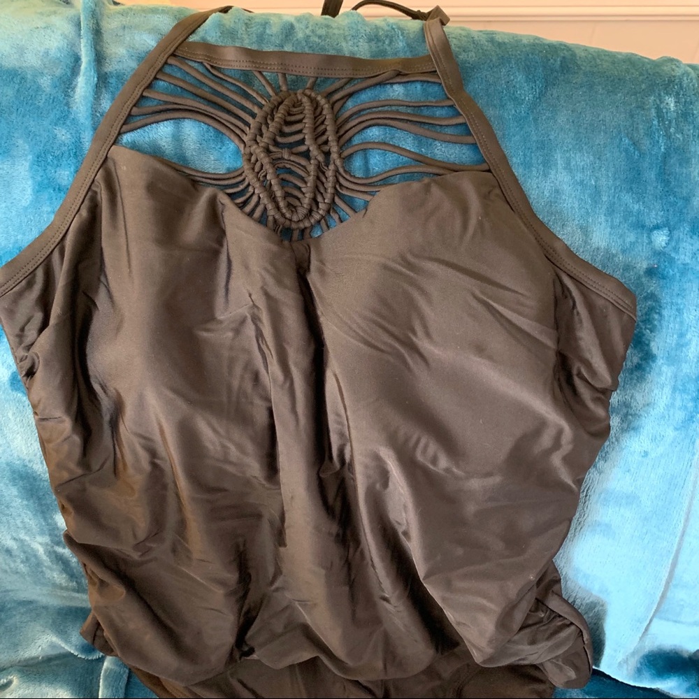 ! Plus Size Black Swimsuit - Picture 4 of 4